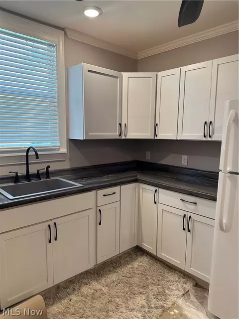 Kitchen - 288 E 248th St, Euclid, OH 44123 photo 4 of 4