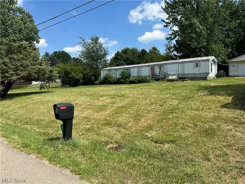 10056 Lawndell Rd SW, Navarre, OH 44662