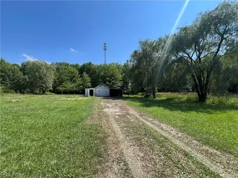 2140 Lazy Ln, Jefferson, OH 44047