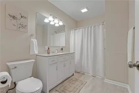 Bath - 1385 Ormond Ave, Madison, OH 44057 photo 1 of 2