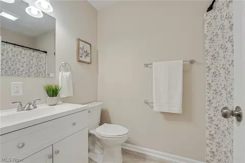 Bath - 1385 Ormond Ave, Madison, OH 44057 photo 2 of 2