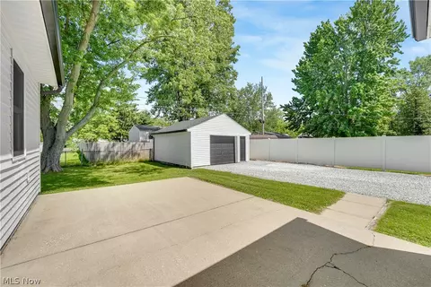Exterior - 1385 Ormond Ave, Madison, OH 44057 photo 3 of 8