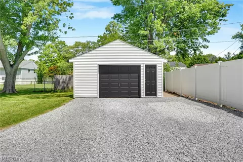 Exterior - 1385 Ormond Ave, Madison, OH 44057 photo 4 of 8