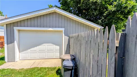 Exterior - 131 Grove Dr, Ashtabula, OH 44004 photo 6 of 10