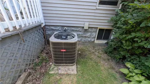 Exterior - 131 Grove Dr, Ashtabula, OH 44004 photo 10 of 10