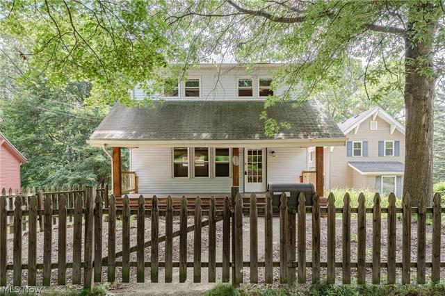 1539 Overlook Dr, Akron, OH 44314