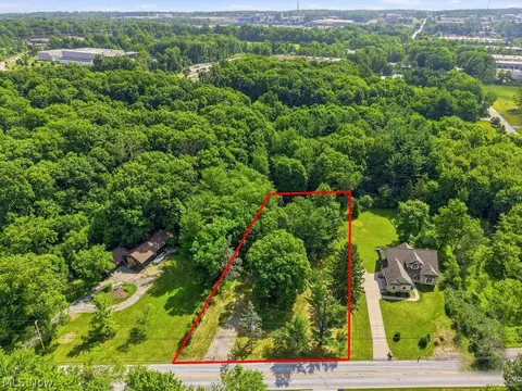 10269 Barr Rd, Brecksville, OH 44141