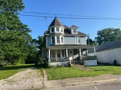 521 23 St, Lorain, OH 44052