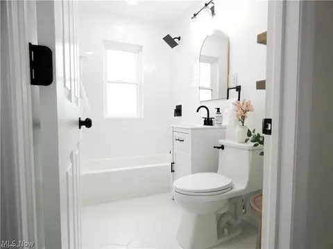 Bath - 380 E 232nd St, Euclid, OH 44123 photo 3 of 4