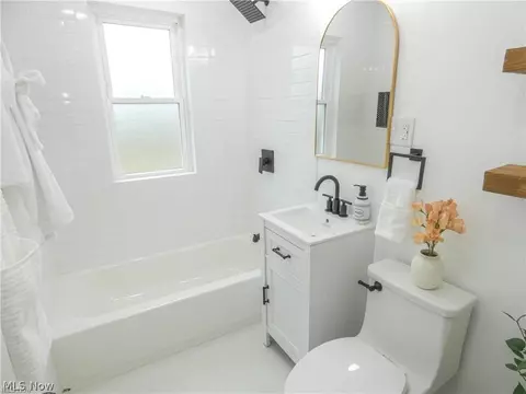 Bath - 380 E 232nd St, Euclid, OH 44123 photo 4 of 4
