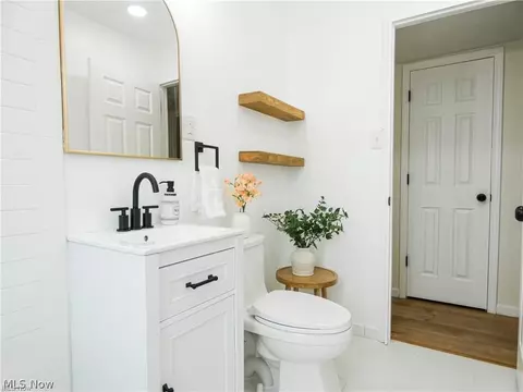 Bath - 380 E 232nd St, Euclid, OH 44123 photo 1 of 4