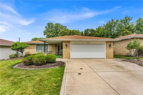 6524 Brookhill Dr, Garfield Heights, OH 44125