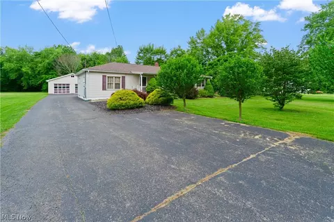 6788 Poland Center Dr, Poland, OH 44514