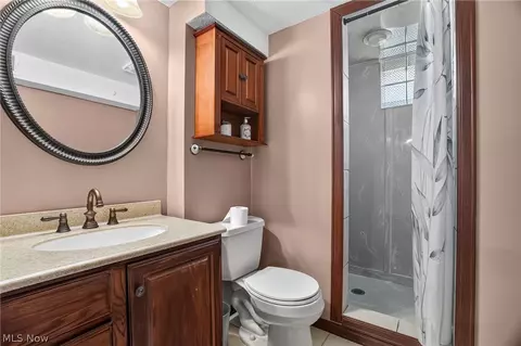 Bath - 1860 Ridgewick Dr, Wickliffe, OH 44092 photo 2 of 3