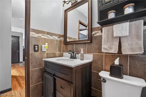 Bath - 1860 Ridgewick Dr, Wickliffe, OH 44092 photo 1 of 3