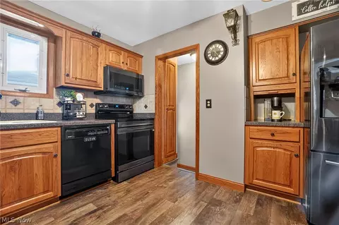 Kitchen - 1860 Ridgewick Dr, Wickliffe, OH 44092 photo 4 of 4
