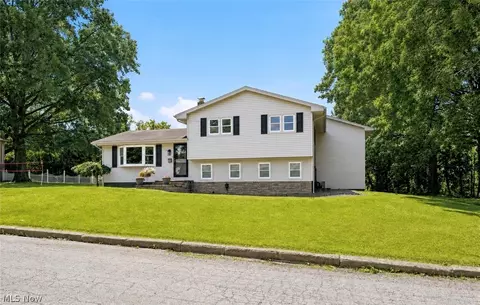 273 Blueberry Dr, Columbiana, OH 44408