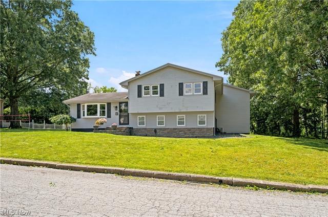 273 Blueberry Dr, Columbiana, OH 44408