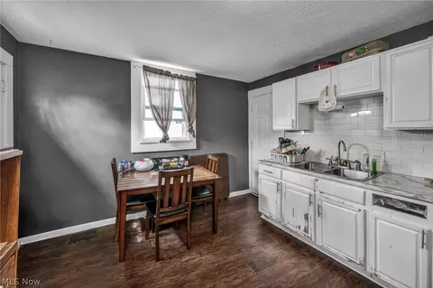 228 Gates, Elyria, OH 44035 photo 9