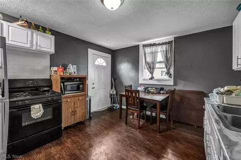 228 Gates, Elyria, OH 44035 photo 6