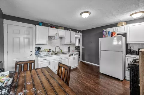 228 Gates, Elyria, OH 44035 photo 8