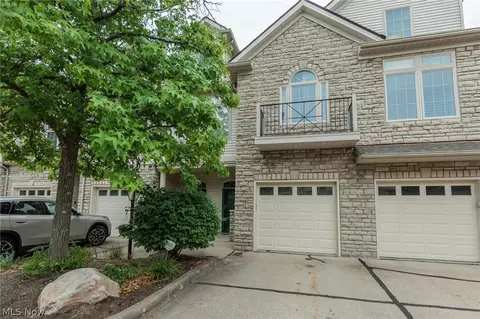 3192 Richmond Rd, Beachwood, OH 44122
