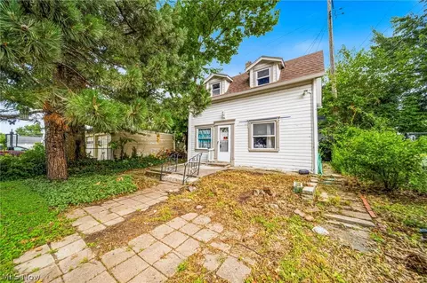 2137 Brown Rd, Lakewood, OH 44107
