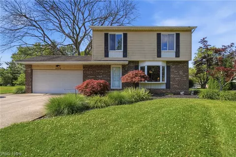 1038 Hampton Dr, Macedonia, OH 44056