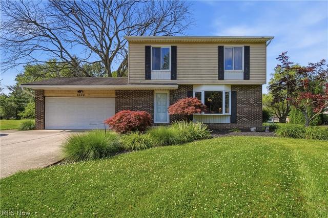 1038 Hampton Dr, Macedonia, OH 44056