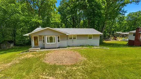 8470 Shadyview Ave NW, Clinton, OH 44216