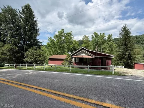 2061 Harmon Creek Dr, Colliers, WV 26035