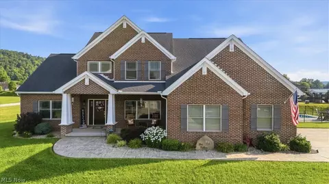 86 Imperial Dr, Mineral Wells, WV 26150