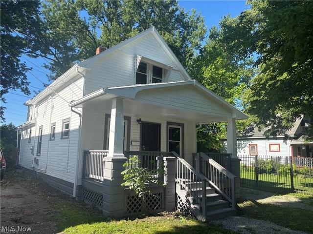 7220 Deveny Rd, Cleveland, OH 44105