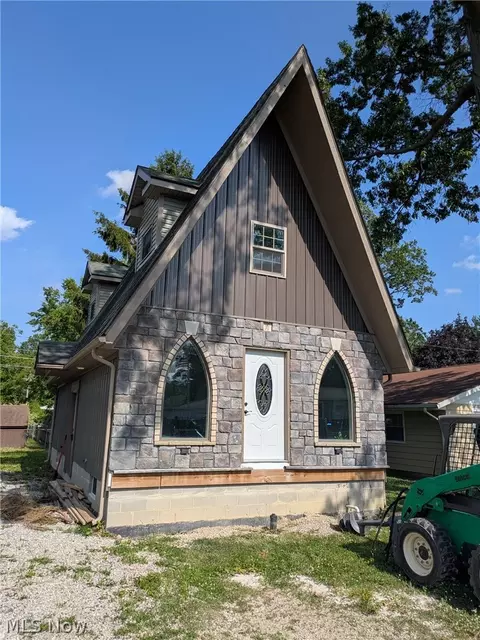 351 Essex Rd, Vermilion, OH 44089