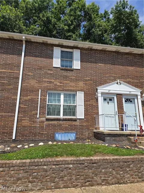 27 Campbell Dr, Parkersburg, WV 26104