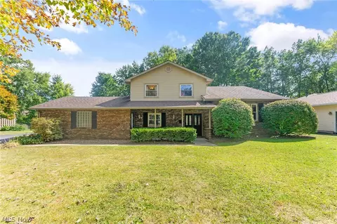 4785 Logan Arms Dr, Youngstown, OH 44505