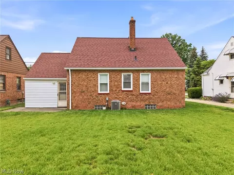 Exterior - 839 E 260th St, Euclid, OH 44132 photo 4 of 8