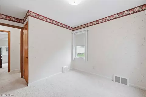 Bedroom - 839 E 260th St, Euclid, OH 44132 photo 4 of 6