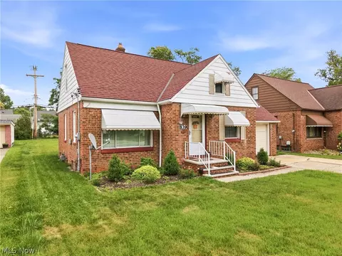 Exterior - 839 E 260th St, Euclid, OH 44132 photo 2 of 8