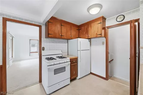 Kitchen - 839 E 260th St, Euclid, OH 44132 photo 5 of 5