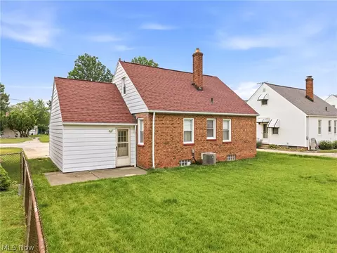 Exterior - 839 E 260th St, Euclid, OH 44132 photo 6 of 8