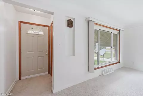 Entry Way - 839 E 260th St, Euclid, OH 44132 photo 1 of 2