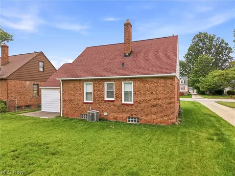 Exterior - 839 E 260th St, Euclid, OH 44132 photo 5 of 8