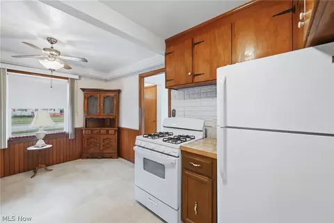 Kitchen - 839 E 260th St, Euclid, OH 44132 photo 4 of 5