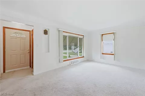 Living - 839 E 260th St, Euclid, OH 44132 photo 1 of 3