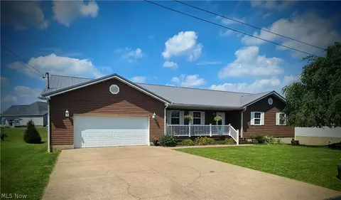 117 Pineview Estates Dr, Waverly, WV 26184