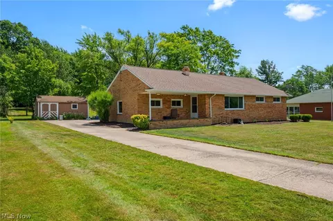 2075 Heatherlane Dr, Broadview Heights, OH 44147