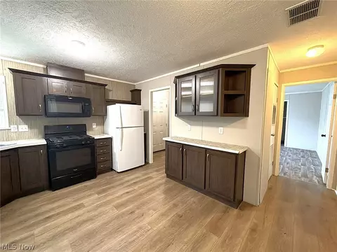 Kitchen - 144 Virginia Ave, Elyria, OH 44035 photo 4 of 6