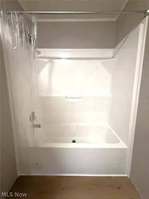 Bath - 144 Virginia Ave, Elyria, OH 44035 photo 5 of 5