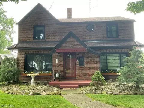 504 2nd Ave SE, Beach City, OH 44608